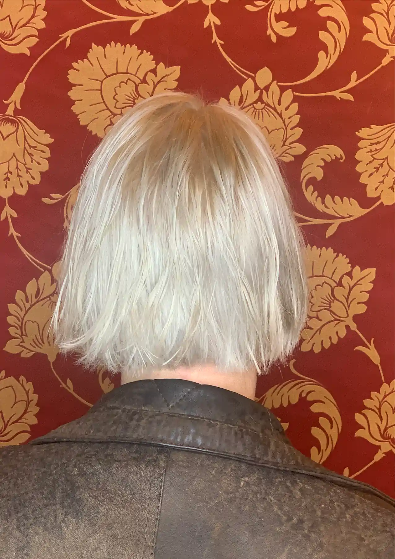 Bleach Root Touch-Up Icy Blonde