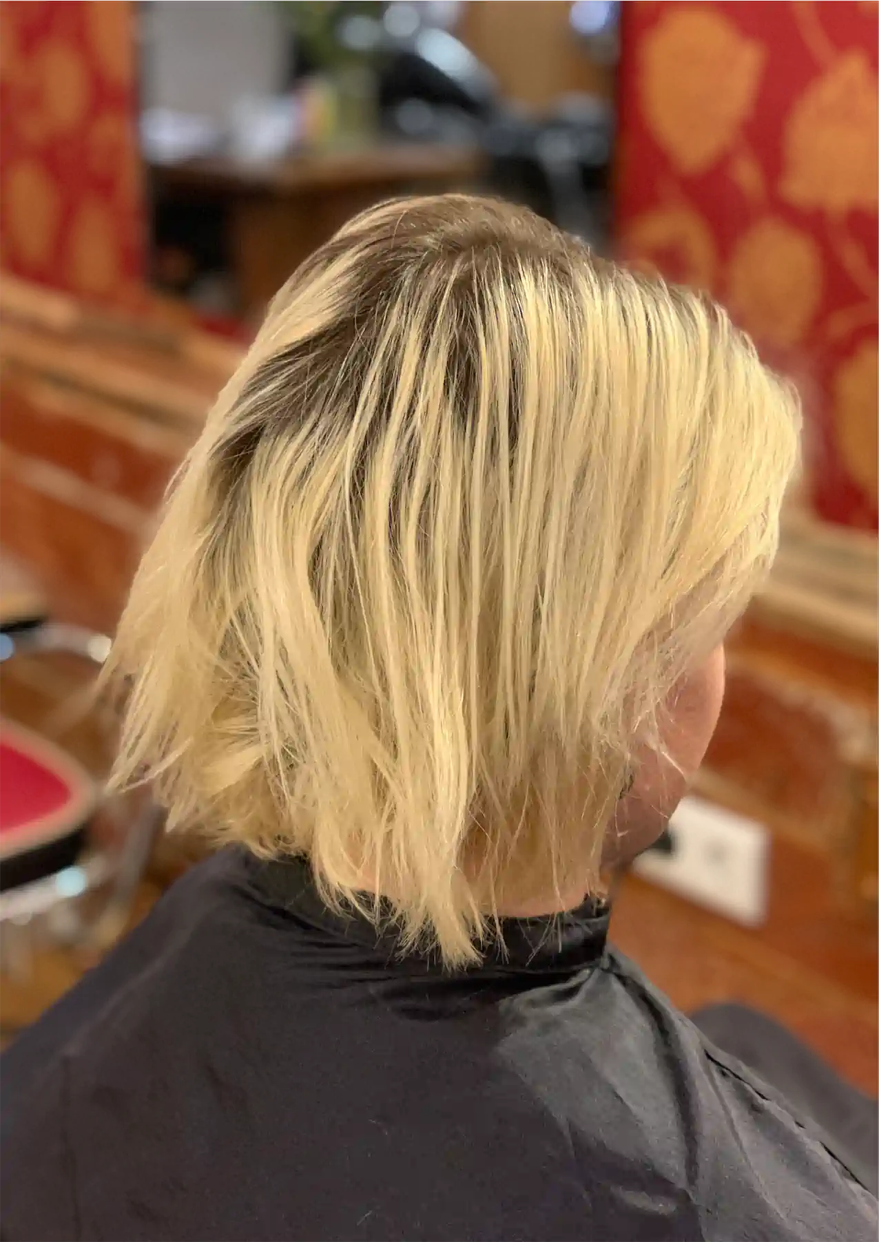 Bleach Root Touch-Up Icy Blonde