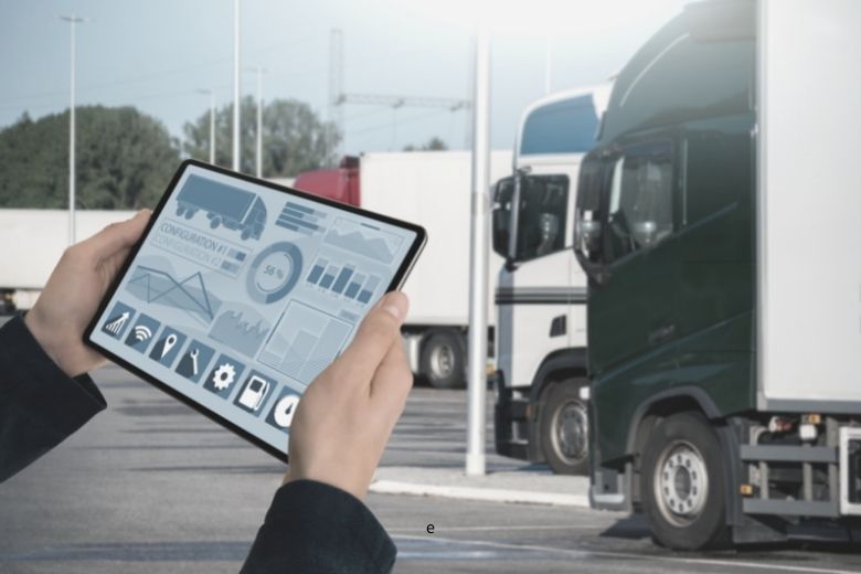 Fuhrparkmanagement Software auf Tablet geöffnet