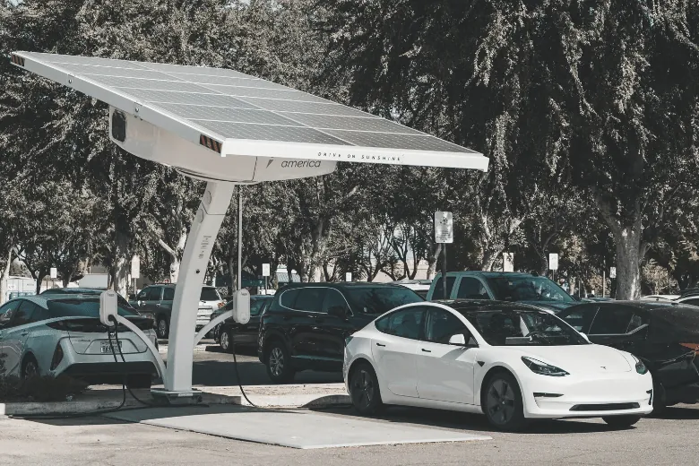 Eine Solar-Ladestation