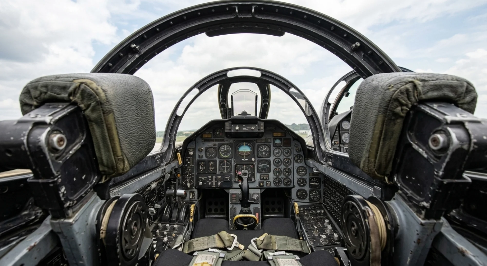 McDonnell Douglas F-4 Phantom II - Cabin