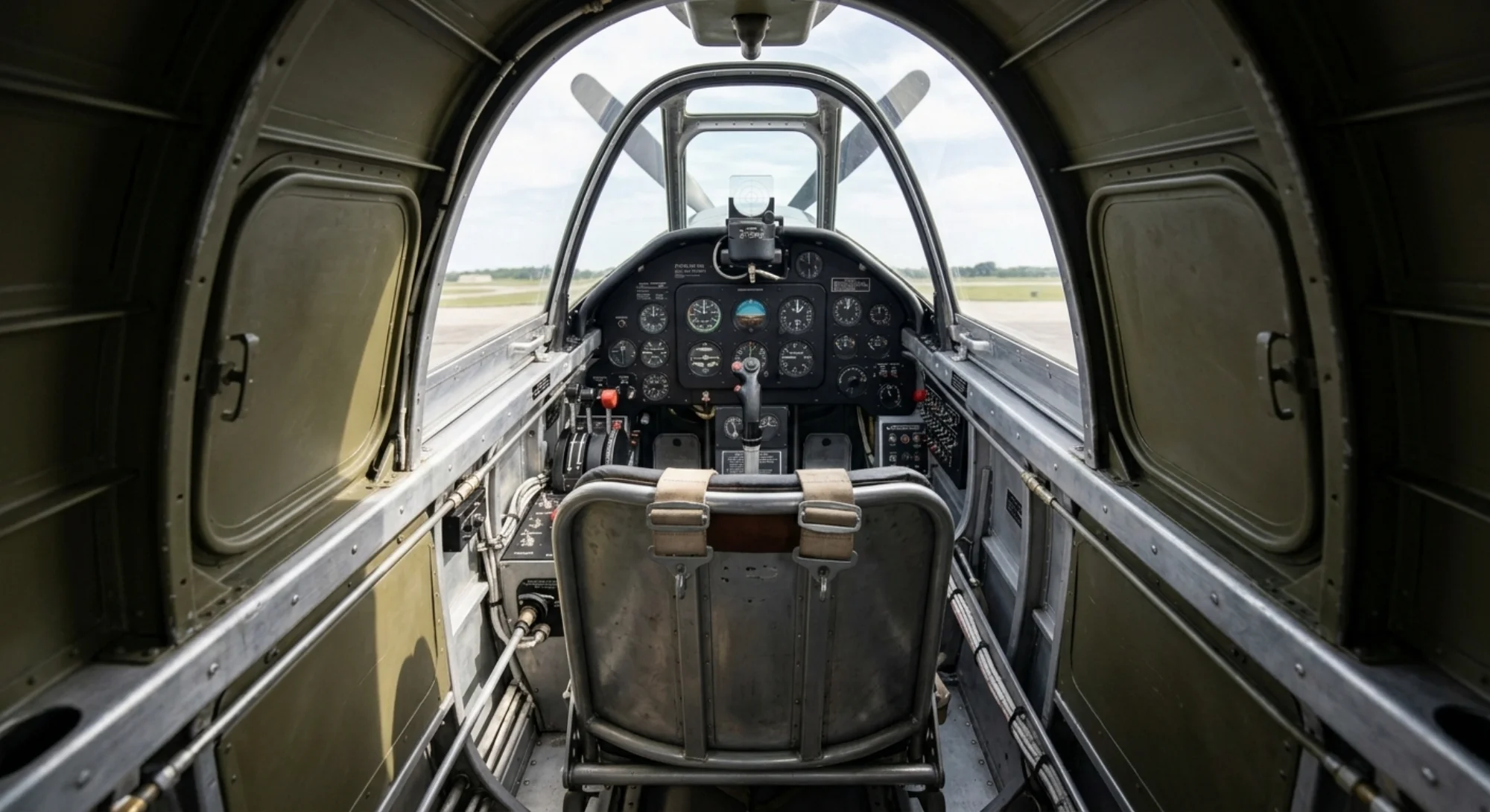 North American Aviation P-51 Mustang - Cabin