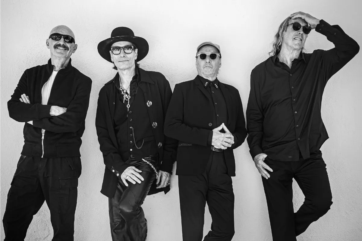 Adrian Belew, Steve Vai, Tony Levin y Danny Carey