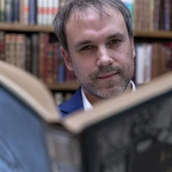 Entre la historia y la novela: conversaciones con Luis Zueco