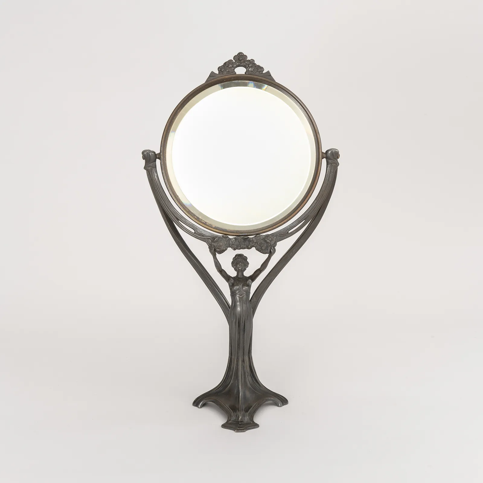 50th Anniversary Project of the Pola Research Institute of Beauty & Culture: Adorning Myself Part 1— Gazing into the Mirror